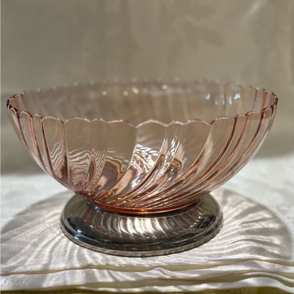 Vintage 1960’s Arcoroc French Pink Swirl Large Bowl on Silver Stand - Picture 1 of 10